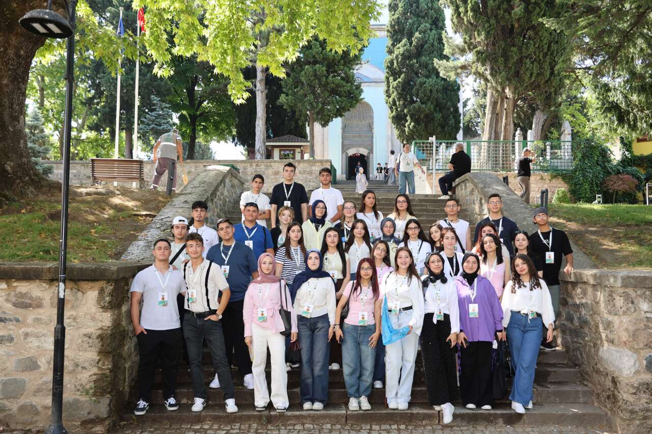 Kitabı okuyan, sınavı geçen YHT ile gidiyor! Konyalı liseliler kuruluşun şehrinde 10